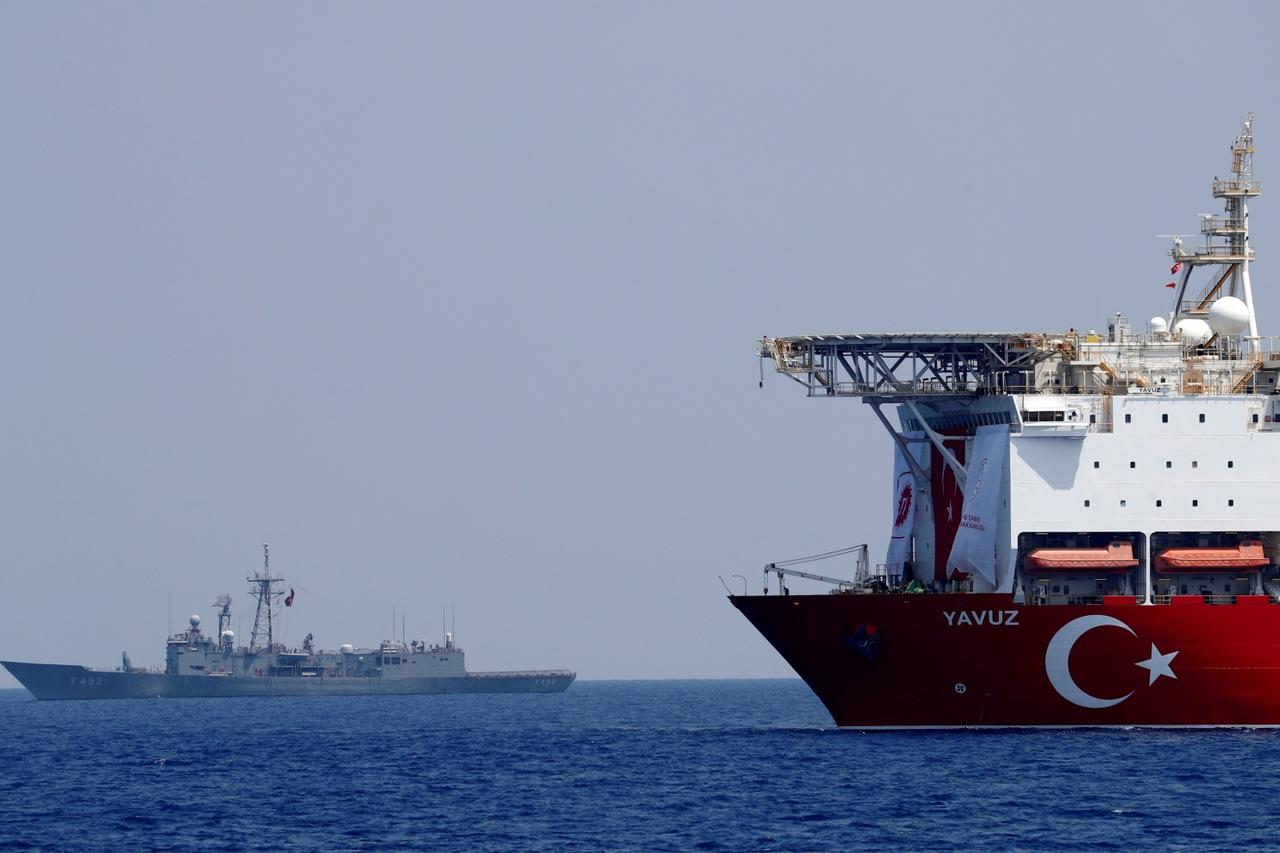Turska ne priznaje pomorske granice koje je Cipar utanačio s okolnim državama i počela je tamo bušiti, a to je ogorčilo priznatu ciparsku vladu i cijelu Europsku uniju, kao i neke američke kompanije s kojima su sklopljeni ugovori o eksploataciji plina