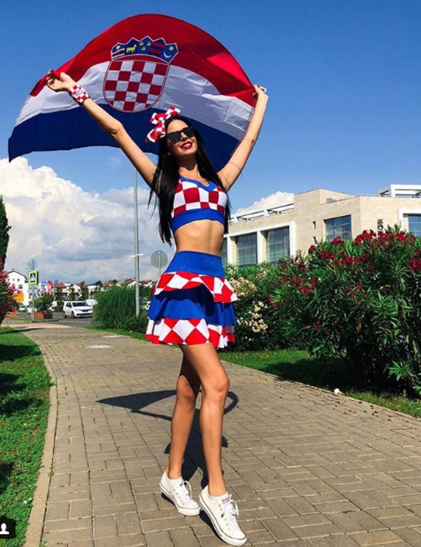 Ivana se uoči utakmice u Sočiju slikala i s hrvatskom predsjednicom Kolindom Grabar Kitarović.

