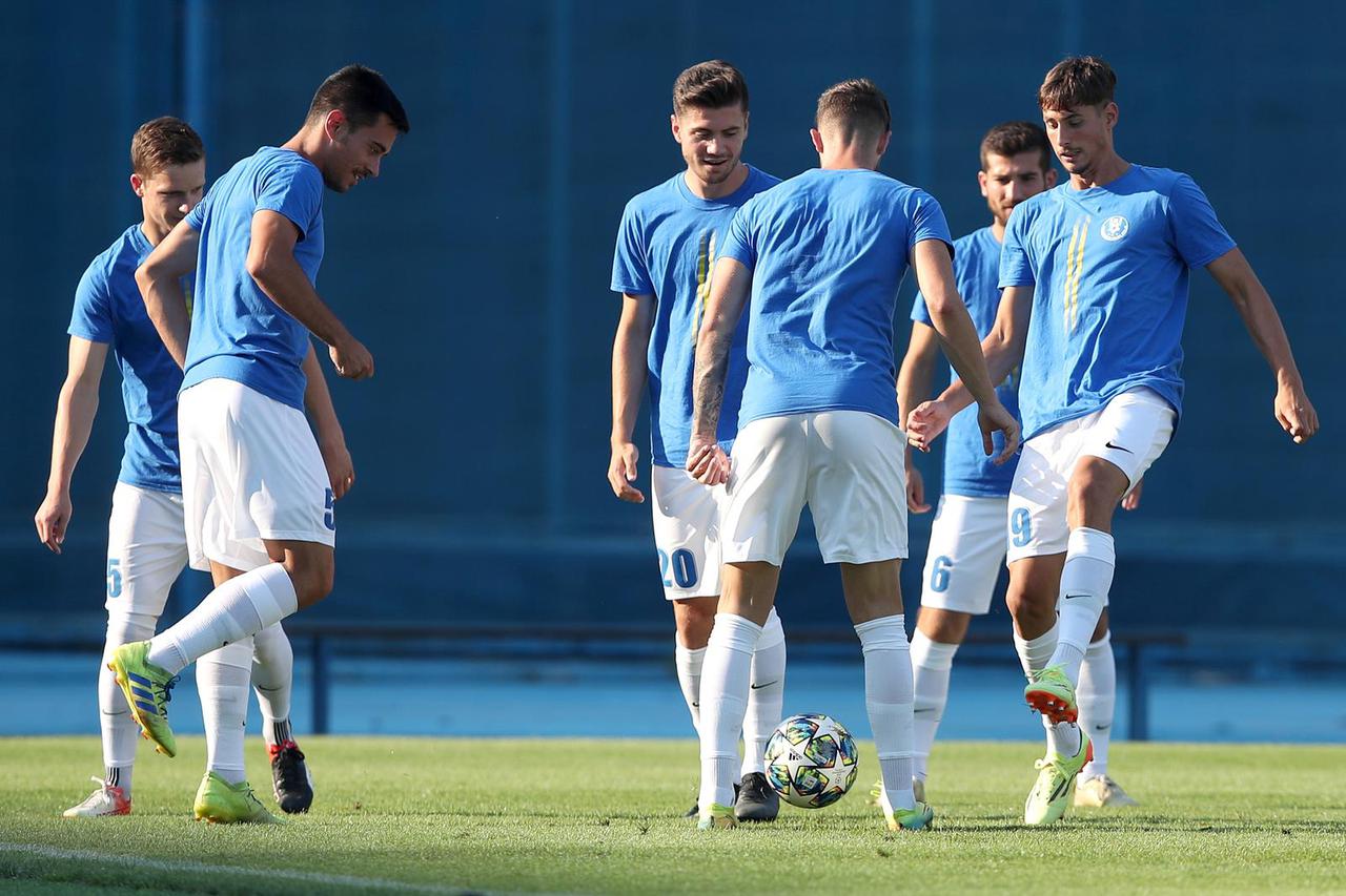 Zagreb: Zagrijavanje uoči prijateljske utakmice između Dinama i Celja