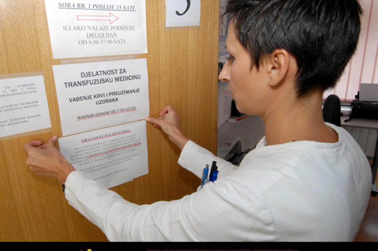 '17.09.2012., Bjelovar, Opca bolnica - Dolaskom fotoreportera Pixsella nerazumljiva obavijest zamijenjena je novom na trazenje novog ravnatelja Vibora Delica. Naime, na odjelu djelatnosti za transfuzi