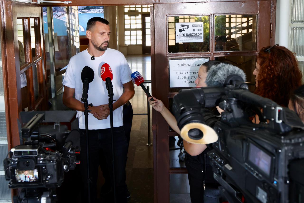 Split: Bojan Ivošević održao konferenciju za medije na vratima Banovine