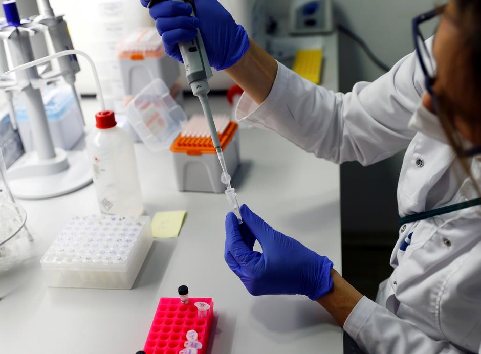 FILE PHOTO: Fast coronavirus PCR test in Vienna