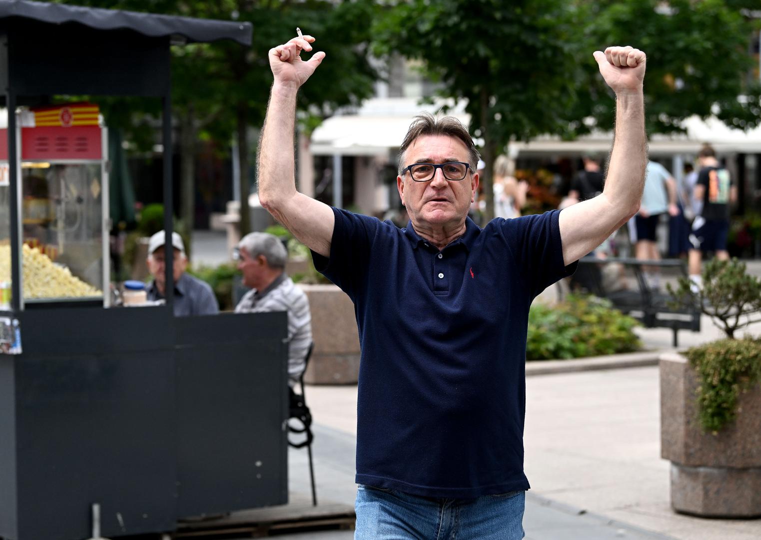 Janeš je 2018. otišao u mirovinu. - Nisam mogao dočekati da predam sve papire i odem u mirovinu. Bio sam najsretniji na svijetu. Dvije mirovine potrošio sam na čašćenje - izjavio je. Ipak, 68-godišnji glumac nije napustio posao koji voli te je i danas aktivan kroz suradnju s Kerekesh Teatrom.