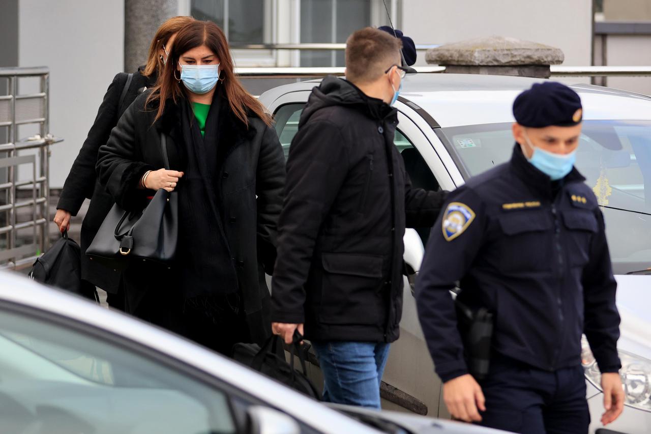 Vinkovci: Uhićena Gabrijela Žalac odlazi iz kuće u pratnji istražitelja
