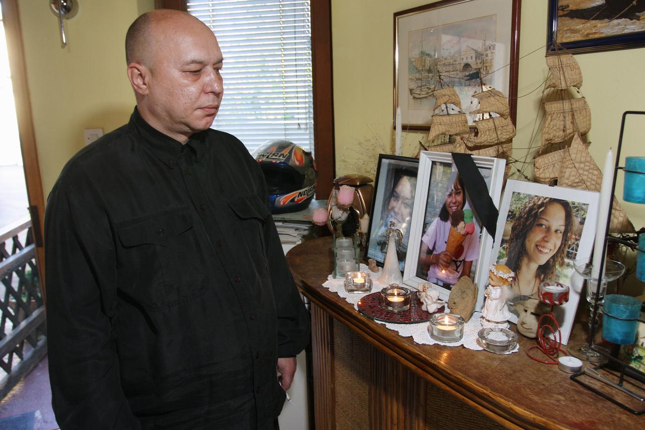 03.10.2009. Zagreb, Hrvatska - Razgovor sa ocem Kresom prije godinu dana, 6. listopada oko 7 sati u ulici Srebrnjak ubijene Nike Dekovic (17), koju je ubio zastitar Sokol Marica Andrija Jauk (25), koji je potom sebi pucao u glavu i preminuo kasnije u boln
