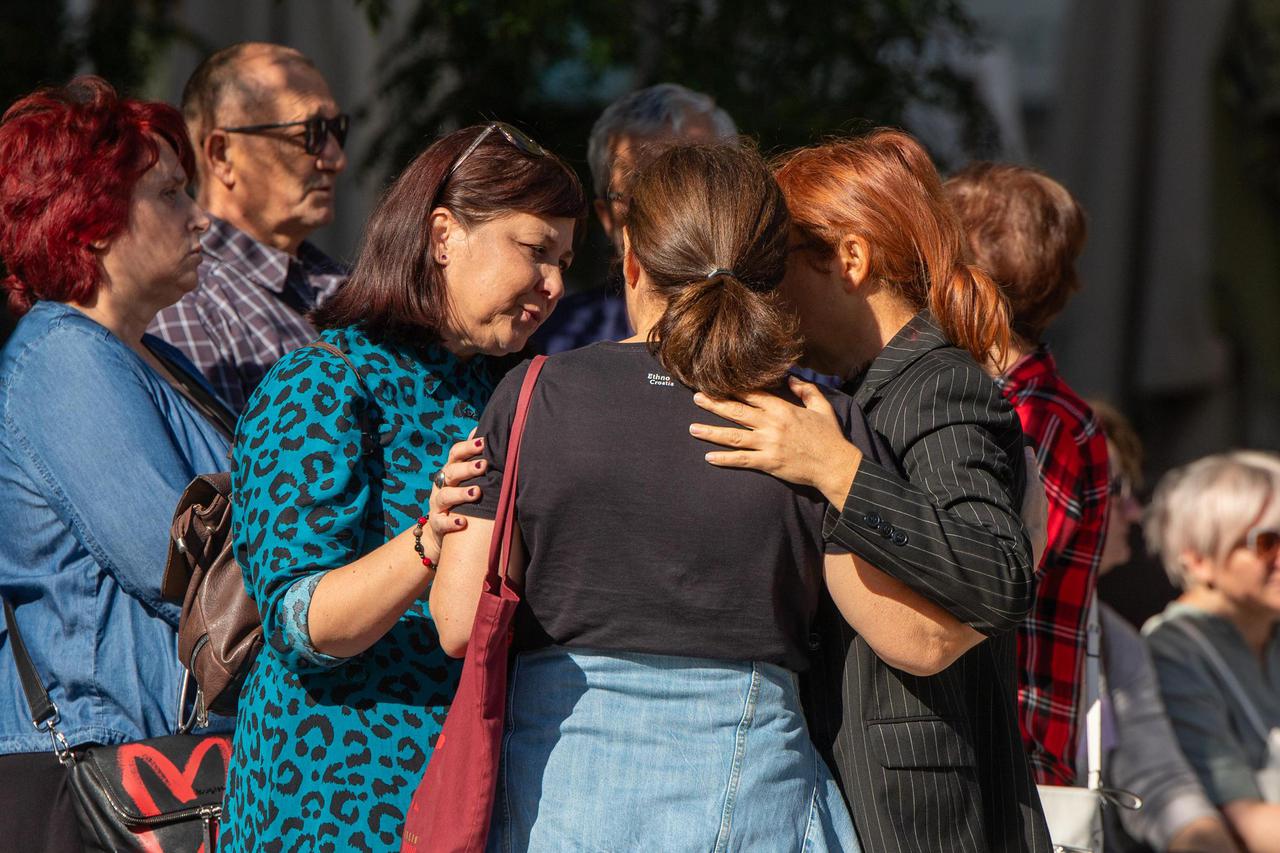 Osijek: Održano mirno okupljanje  povodom ubojstva studentice Miheale Berak