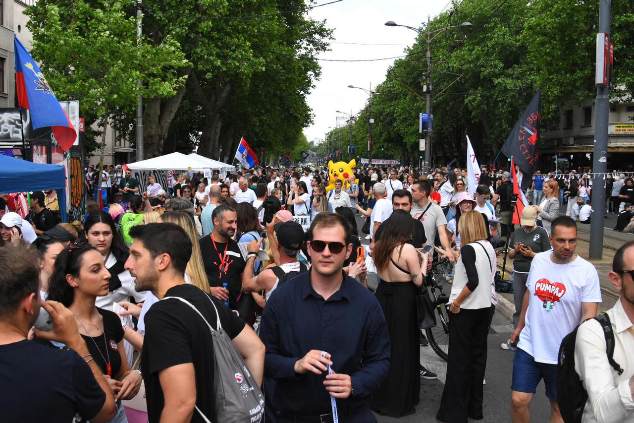 Beograd: Studenti u blokadi pozvali su na skup na Slaviji, a jedno od okupljališta građana je i kod Pravnog fakulteta