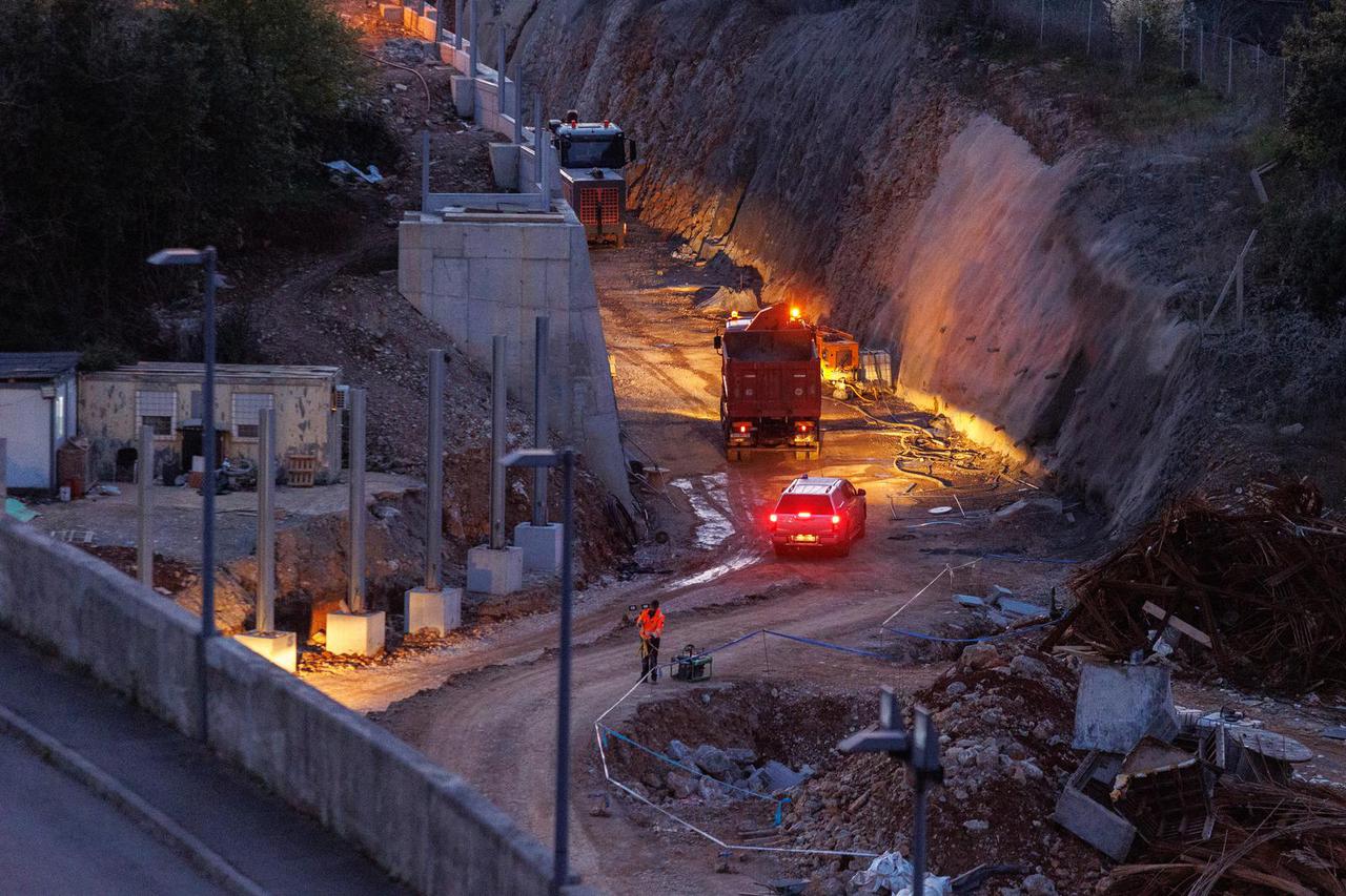 Rijeka: Uklanjanje avionske bombe pronađene na gradilištu, policija zaustavila promet