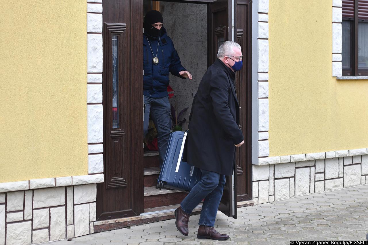 Donja Dubrava: Ministar Horvat u pratnji policije napustio kuću 