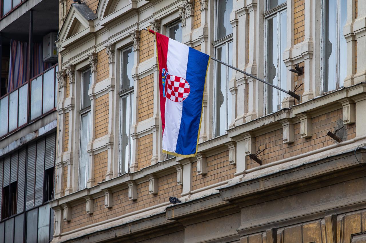 Osijek: Zagreb: Zastave na pročeljima zgrada povodom Dana pobjede i domovinske zahvalnosti