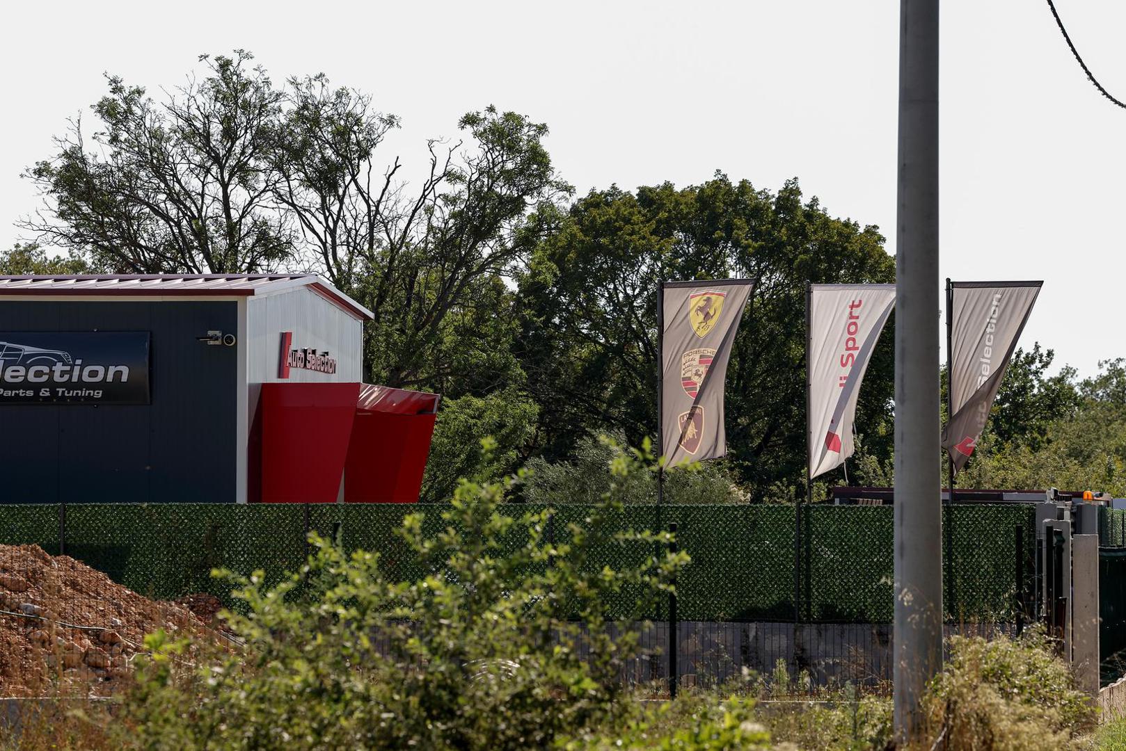 04.09.2025., Brisevo - Ocevid na mjestu na kojem je upucan vlasnik autosalona Photo: Sime Zelic/PIXSELL