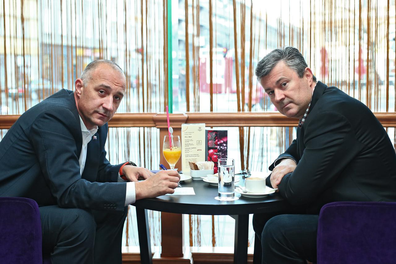 30.12.2015., Zagreb - Novi mandatar Tihomir Oreskovic i bivsi ministar Ivan Vrdoljak druzili su se i popili pice u kaficu hotela Sheraton. Photo: Sanjin Strukic/PIXSELL