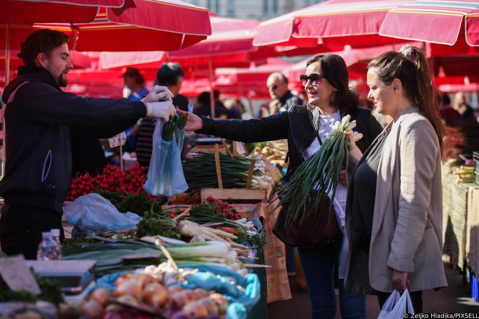 Zagreb: Uskrsna ponuda na tržnici Dolac