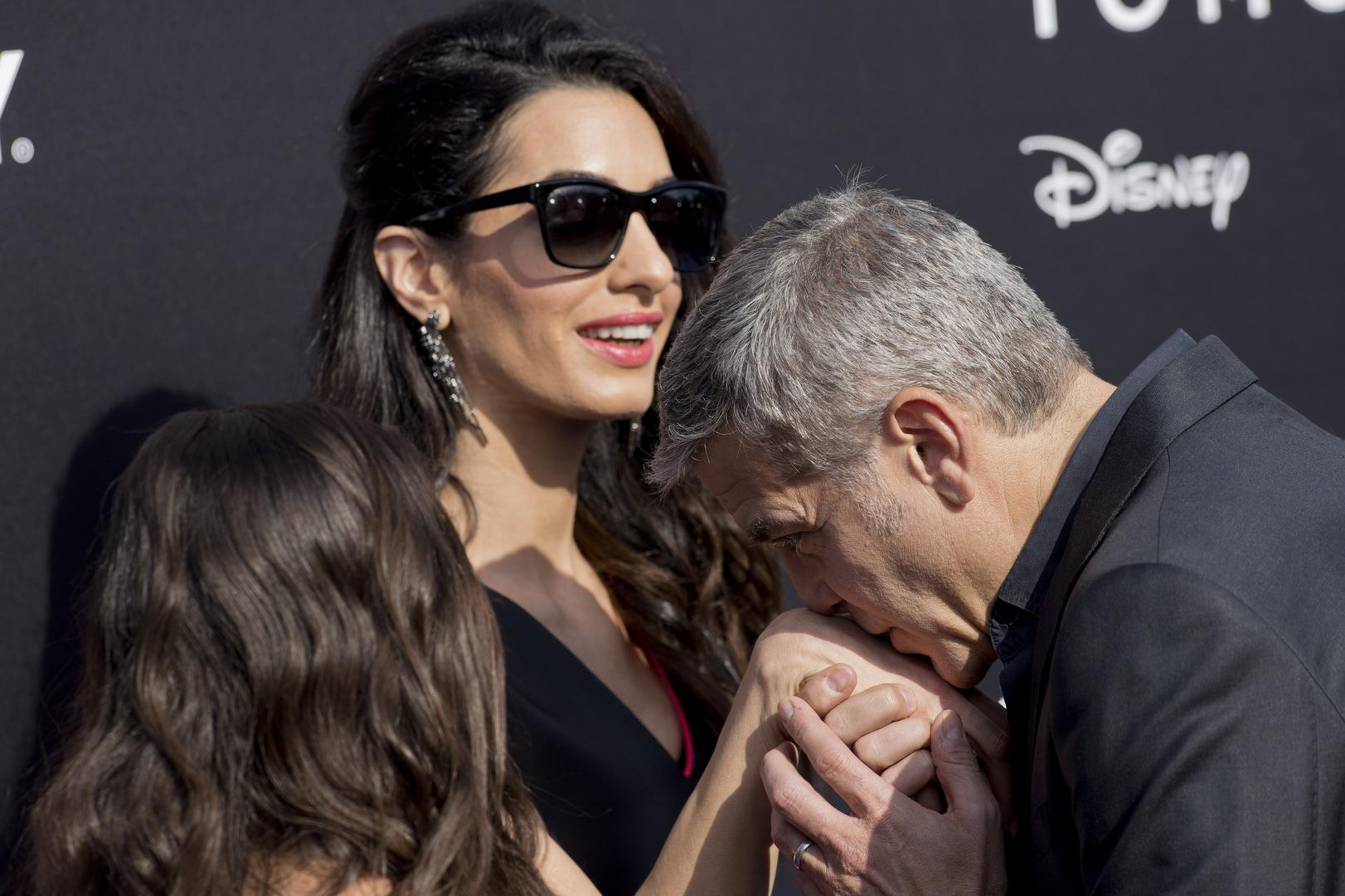 Glumac, redatelj, scenarist i producent sve do prije četiri  godine bio je najpoznatiji neženja na svijetu, a sada je u sretnom braku s odvjetnicom Amal Clooney s kojom ima blizance. Do Amal je tvrdio kako se više nikada neće ženiti i kako mu je jedan brak i to onaj s glumicom Talijom Balsam bio dovoljan. 