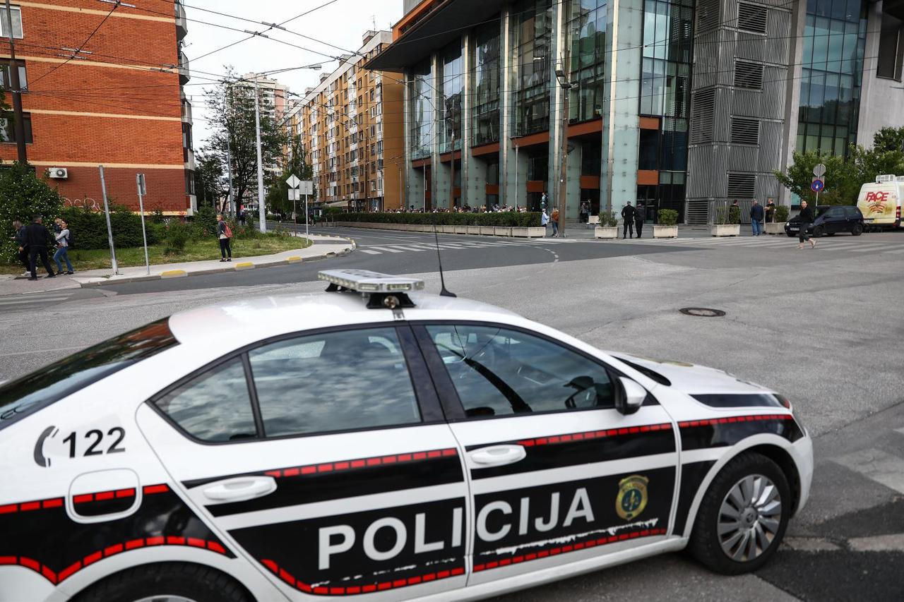 Sarajevo: Skup podrške uredniku Face televizije Senadu Hadžifejzoviću