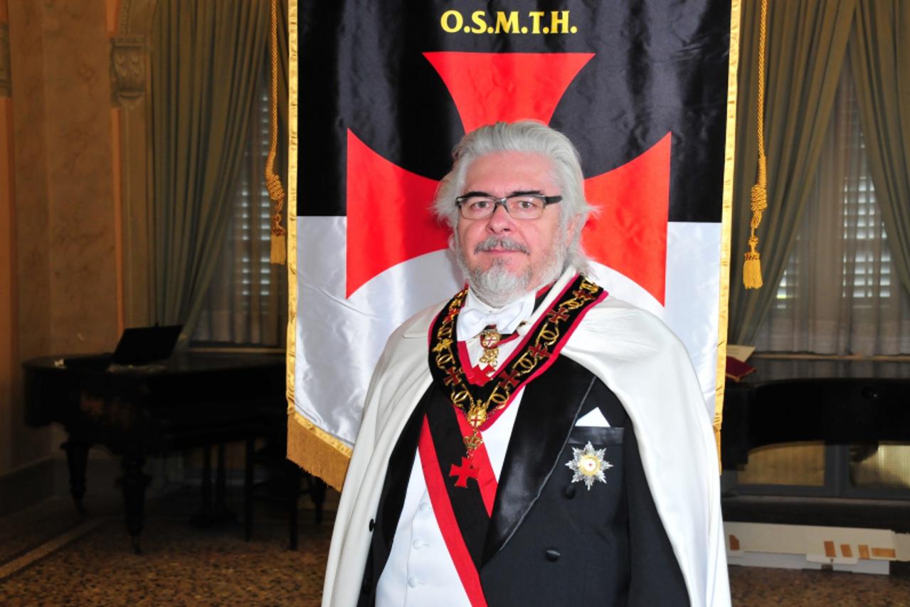 'templari2_nnn_ned_170413'