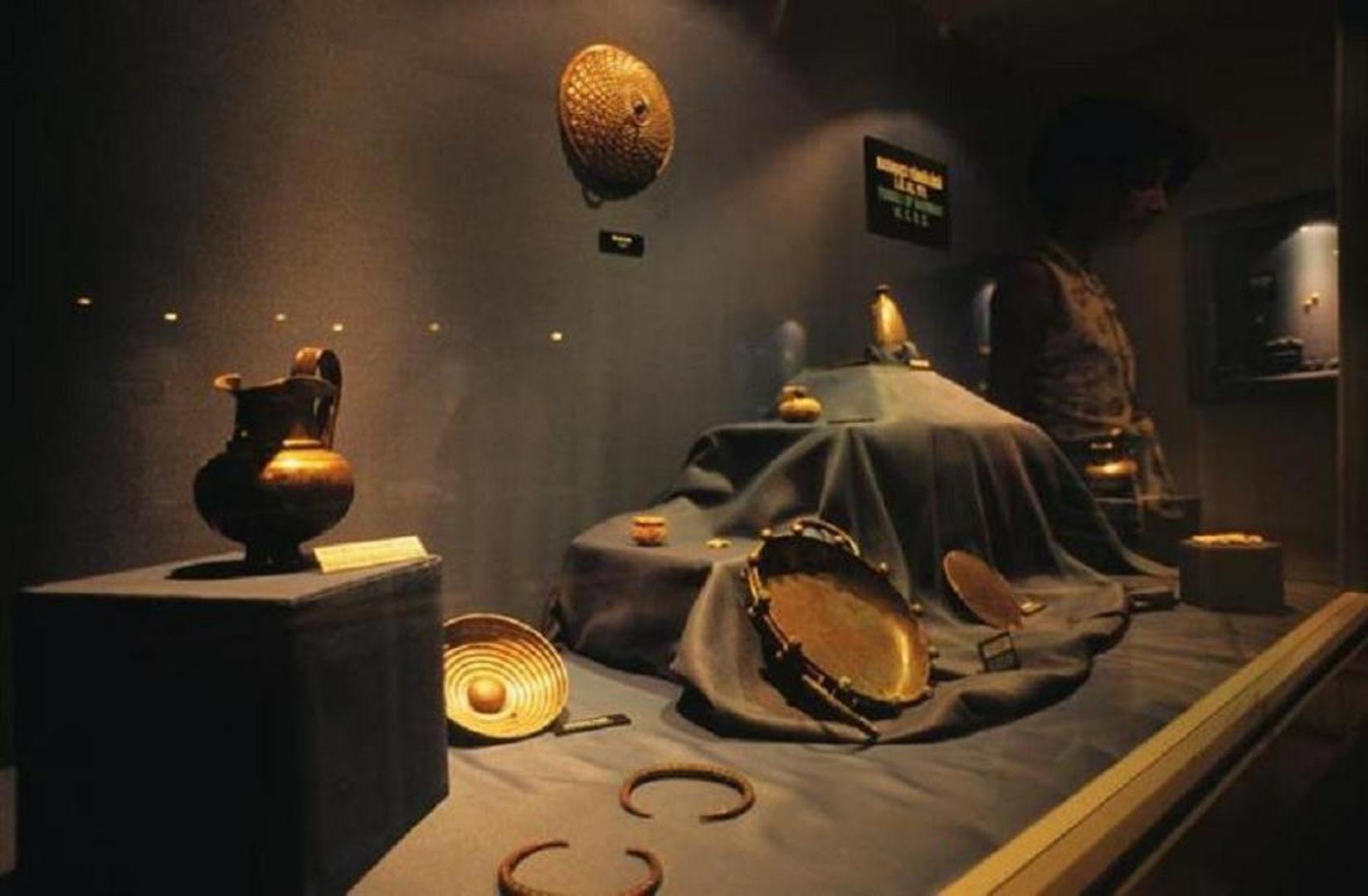 Blago iz Lidijske riznice nestalo je u 7. i 6. stoljeću prije Krista. Kolekcija je pripadala kralju Krezu, a ponovno je otkrivena 1965. kad su mještani opljačkali oko 150 artefakata.