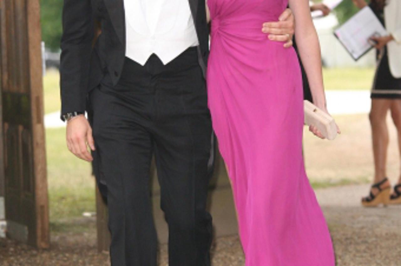 'WORLD RIGHTS  Celebrity arrivals at the Raisa Gorbachev Foundation\'s Fifth Annual Gala Dinner, Hampton Court Palace, London. UK. 05/06/2010  Pictured: David Walliams, Lara Stone  BYLINE KIERA FYLES/