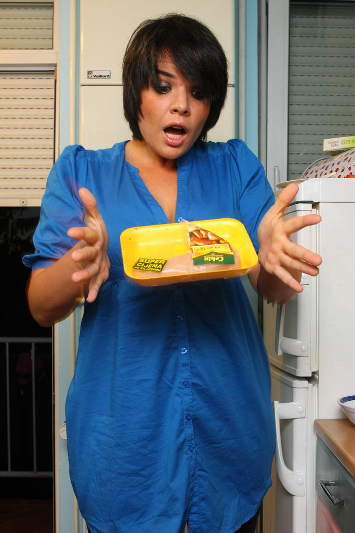 29.09.2010., Zagreb - Pjevacica Martina Vrbos u svojoj kuhinji priprema rucak. rPhoto: Tomislav Miletic/PIXSELL