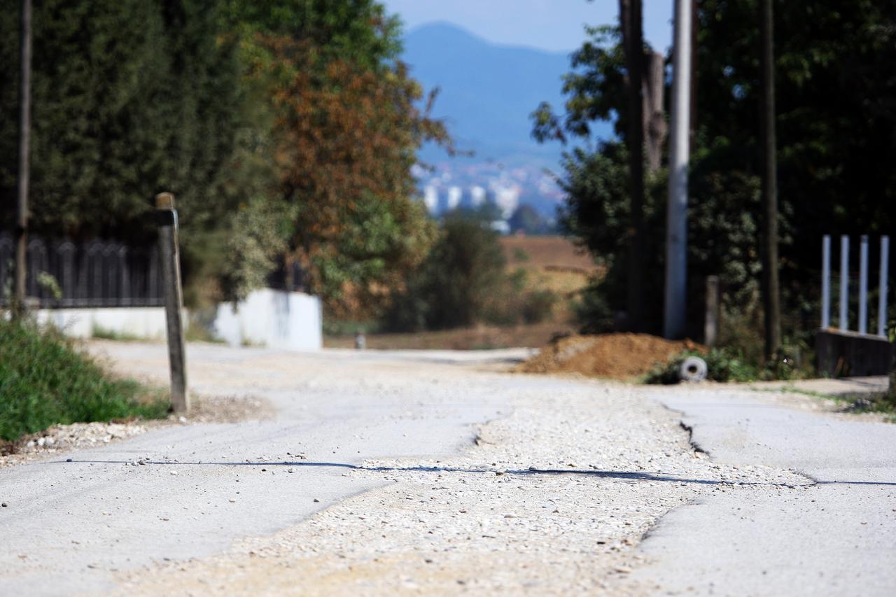 Zagreb: U Odranskom Obrežu trpe zbog prašine s neasfaltirane prometnice