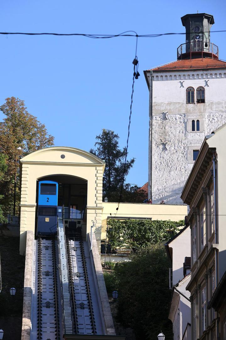Većina vozača ZET-a je u štrajku, voze dvije tramvjske linije i jedan autobus.