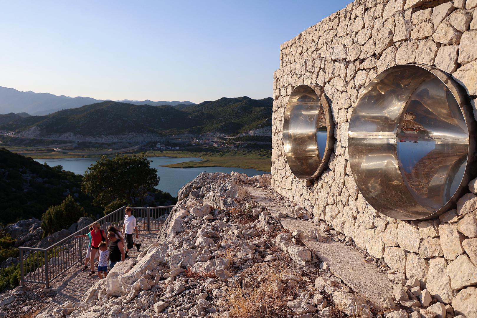 Zvuk koji proizvode glazbeni znalci opisuju kao "boju principala", najoštriji i najkarakterističniji ton orgulja, no posjetitelji ga doživljavaju kao dubok, meditativan i nimalo nametljiv. Iako su se mještani u početku bojali buke, strah je bio neopravdan, a za svaki slučaj ugrađeni su i regulatori kojima se jačina zvuka može prigušiti.
