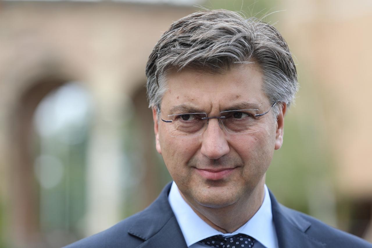 Zagreb: Andrej Plenković položio vijence povodom Dana pobjede i domovinske zahvalnosti