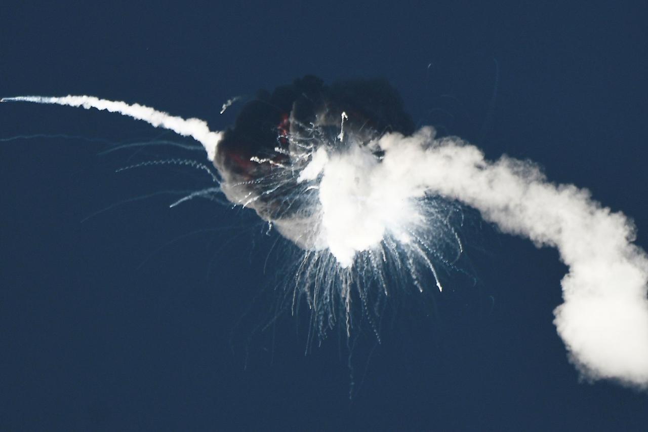 Eksplozija prve  rakete Alpha Firefly Aerospace pri probnom lansiranju u bazi Vandenberg u Kaliforniji.