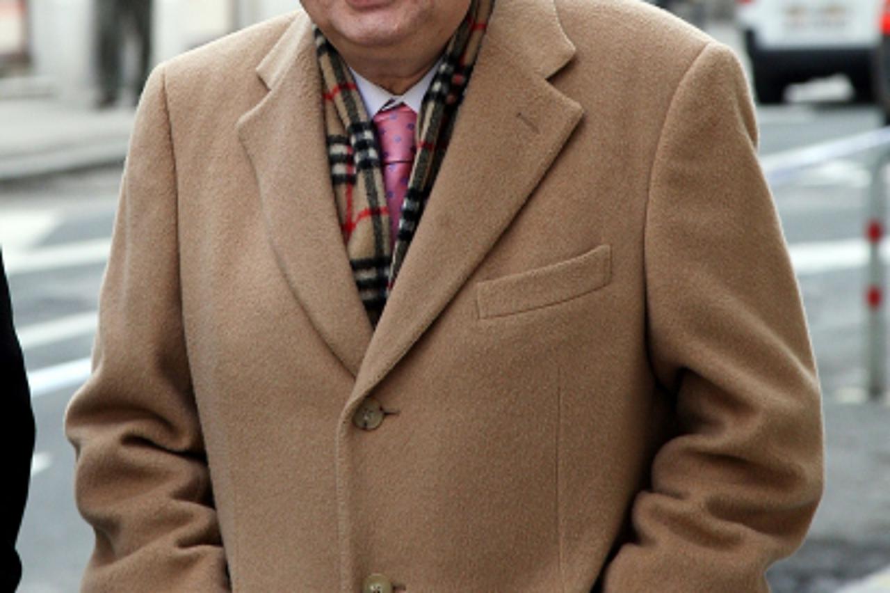 \'03.03.2010., Zagreb - Bivsi hrvatski veleposlanik u SAD-u Neven Jurica u pratnji odvjetnika Ante Madunica dolazi na pripremno rociste na Zupanijskom sudu u Zagrebu  uoci pocetka sudjenja zbog optuzb