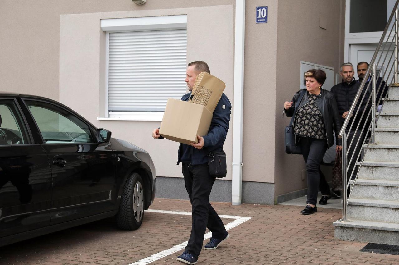 Strmec: Vlado Mandić, jedan od uhićenih u aferi INA, izlazi iz svog stana