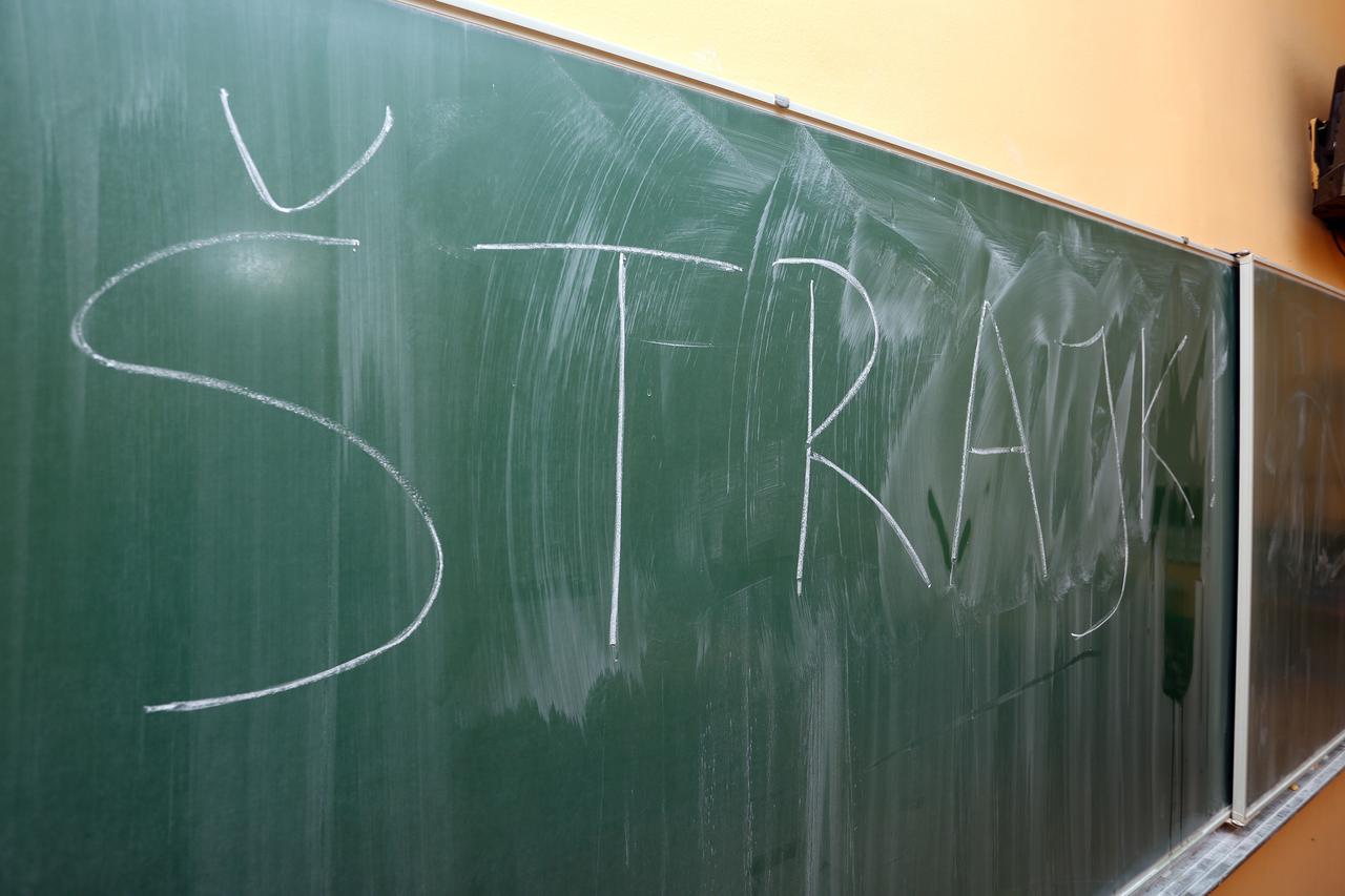 Štrajk nastavnika u Karlovcu