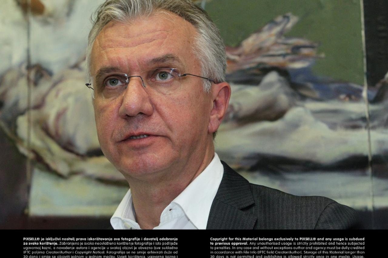 '24.07.2012., Koprivnica - Ministar zdravlja Rajko Ostojic boravio je u Koprivnici, gdje se sastao sa predsjednikom uprave Podravke Zvonimirom Mrsicem, gradonacelnicom Vesnom Zeljeznjak i ravnateljem 