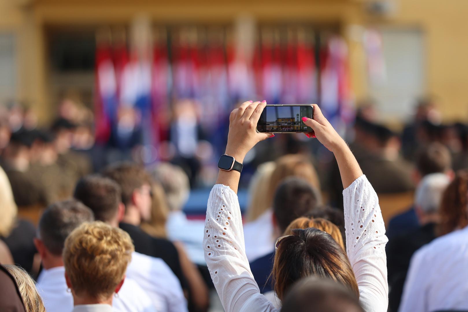 28.08.2025., Zagreb - Vojarna Petar Zrinski. Predsjednik Republike Hrvatske i vrhovni zapovjednik Oruzanih snaga RH Zoran Milanovic urucio je prve casnicke cinove 17., 18. i 19. narastaju kadeta Hrvatskog vojnog ucilista "Dr. Franjo Tudjman" diplomiranih u jesenskom roku. Photo: Sanjin Strukic/PIXSELL