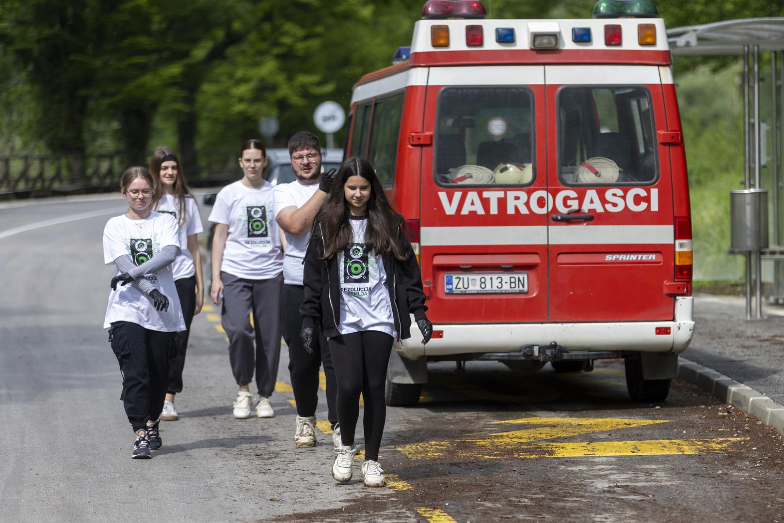 26.04.2025., Bosnjaci - Rezolucija Zemlja 2025 -  Savjet mladih Opcine Bosnjaci i DVD Bosnjaci u akciji ciscenja smeca. Photo: Davor Javorovic/PIXSELL