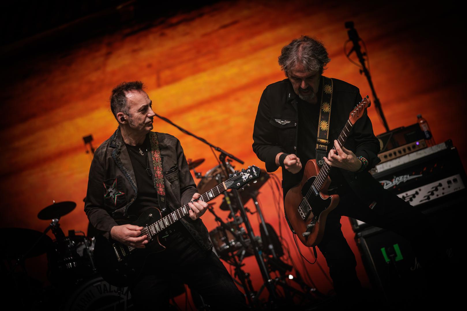 Parni Valjak, jedan od najdugovječnijih bendova ovih prostora, proteklog je vikenda svoju aktualnu turneju “50” donio i pred slavonsku publiku - svoj hvaljeni rock’n’roll show predstavili su u subotu, 28. veljače u osječkoj dvorani Gradski vrt i s vjernom publikom proslavili pola stoljeća djelovanja.