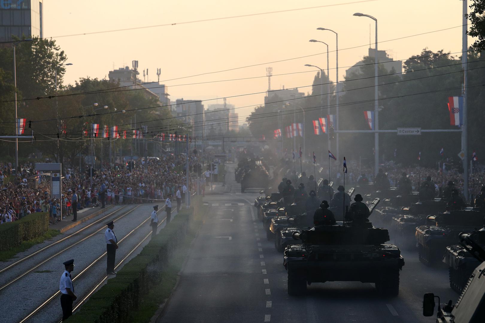 Osim pripadnika Oružanih snaga RH, gradom su defilirali i pripadnici MUP-a, vatrogasne službe, pripadnici Državne uprave za zaštitu i spašavanje, HGSS-a. Mimohod je prolazio Ulicom grada Vukovara, Držićevom, Savskom