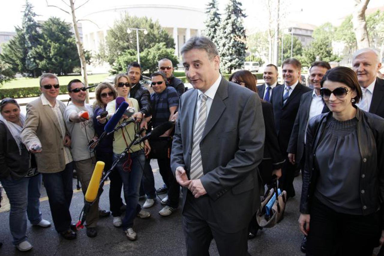 HDZ,predaja potpisa (1)