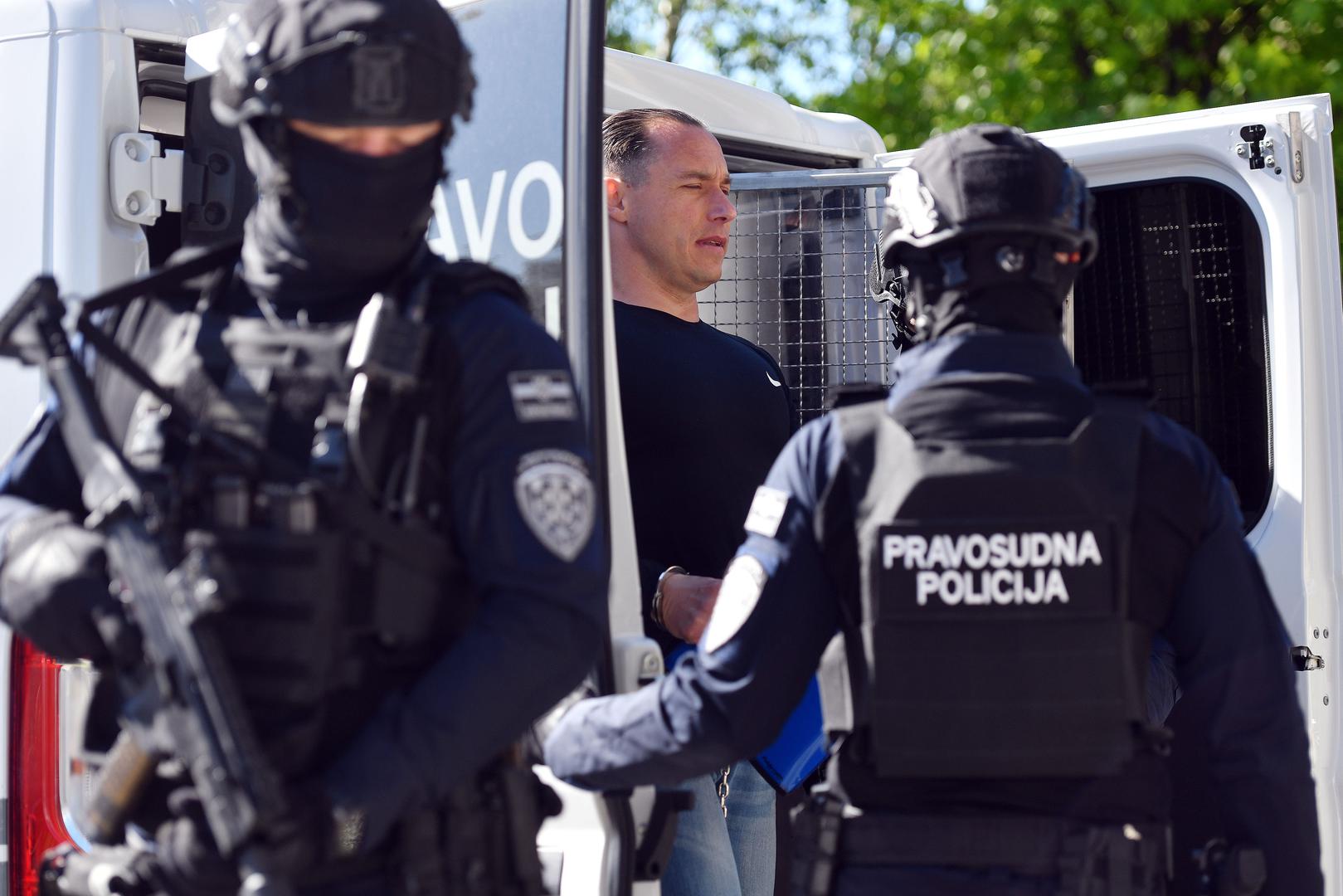 Prema navodima optužnice, Mlađan je iz zatvora nastavio organizirati kaznena djela. Tereti ga se da je poticao na ubojstva te planirao otmice svjedoka i članova njihovih obitelji.
