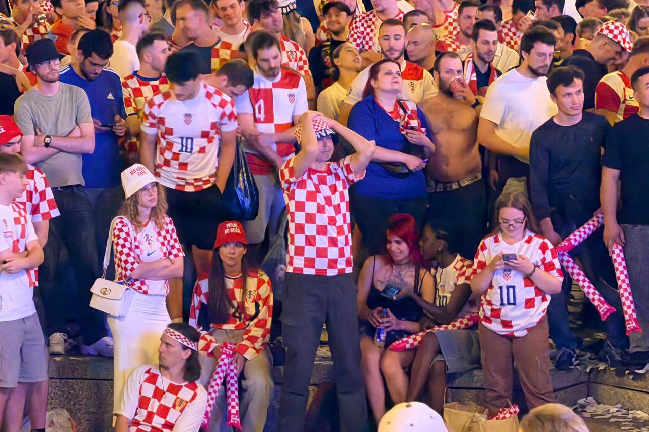 Tužni navijači nakon poraza Hrvatske