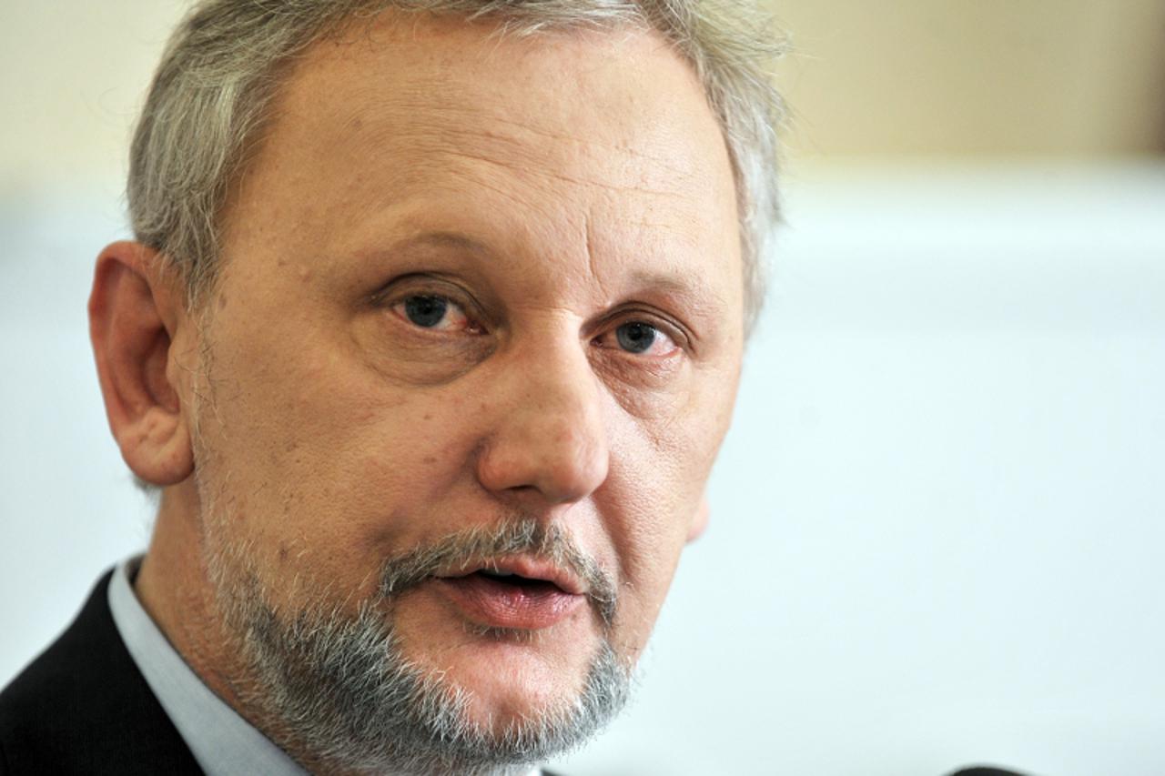 \'07.04.2011. Palaca Herzer, Varazdin, Ministar obrane Davor Bozinovic i veleposlanik Velike Britanije David Blunt otvorili su izlozbu Britanske i hrvatske saveznicke snage u sluzbi mira. Photo: Marko
