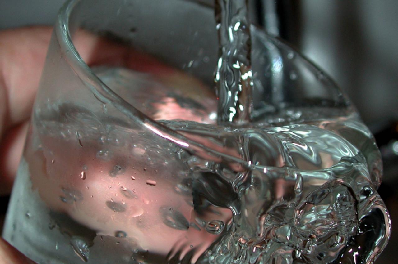 \'voda...slavonija...slavonski brod...070208... voda-slavina snimio:ivica galovic\'