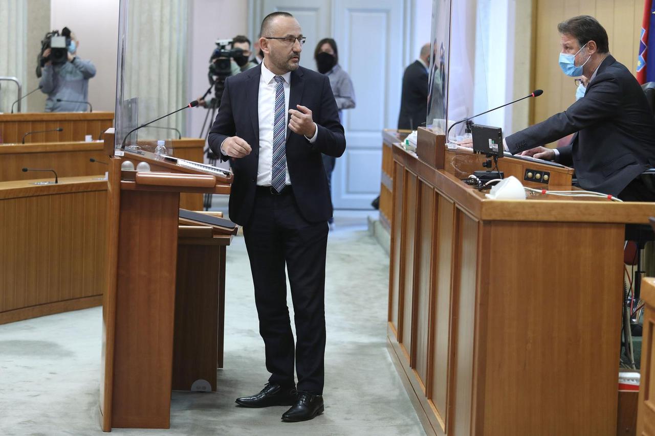 Zagreb: Jandroković i Zekanović u konfliktu zbog preranog skidanja maske u Saboru