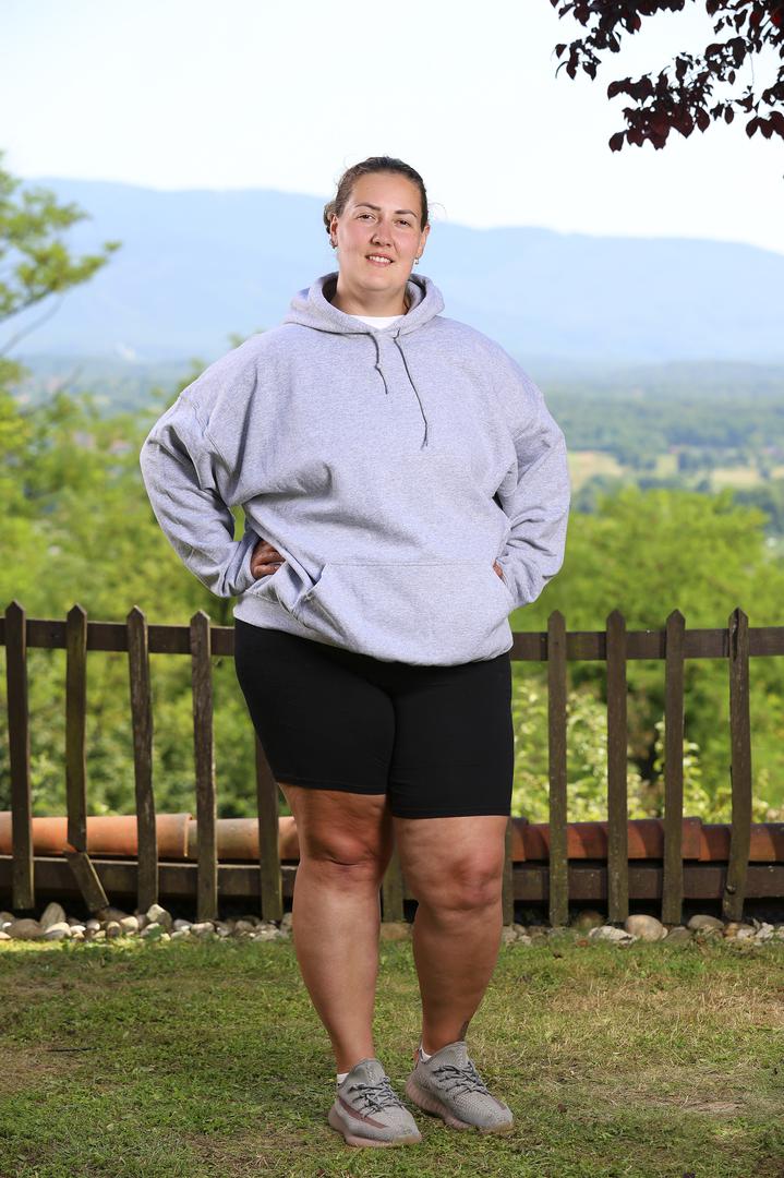 „Moj motiv je moja curica Lea - jer joj je potrebna mama“, naglašava i dodaje da su joj roditelji najveći uzori zbog ljubavi, međusobnog poštovanja i skladnog braka. A kada razmišlja o budućnosti, vidi sebe zdravu i vitku, u vlastitom frizerskom salonu, kao ponosnu i nasmijanu mamu svoje tinejdžerice.