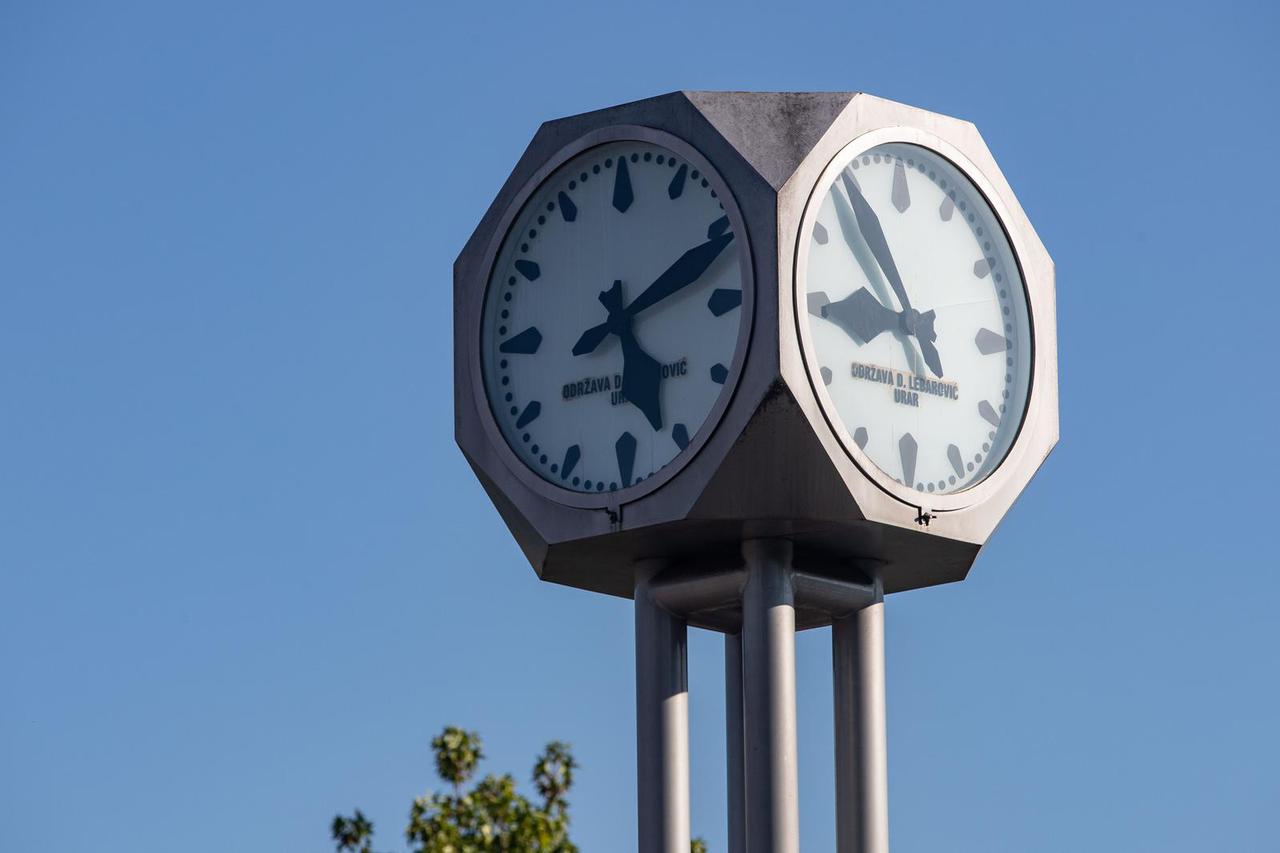 Zagreb: Ulični sat na Črnomercu pokazuje različito vrijeme
