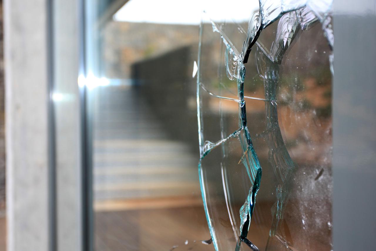 razbijeno staklo