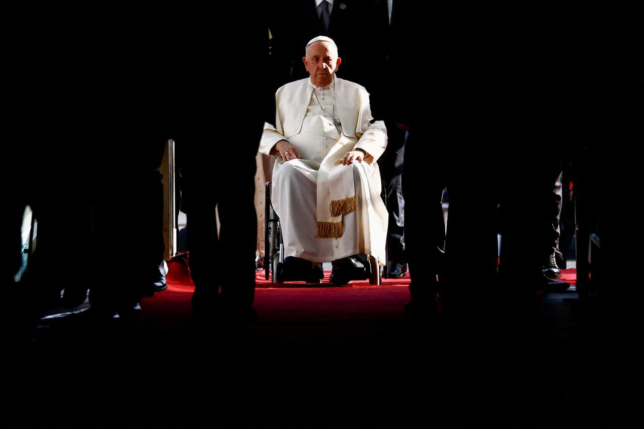 storyeditor/2025-04-21/2025-04-21T075940Z_1826507790_RC2E4Z97O7GT_RTRMADP_3_PEOPLE-POPE-FRANCIS.JPG