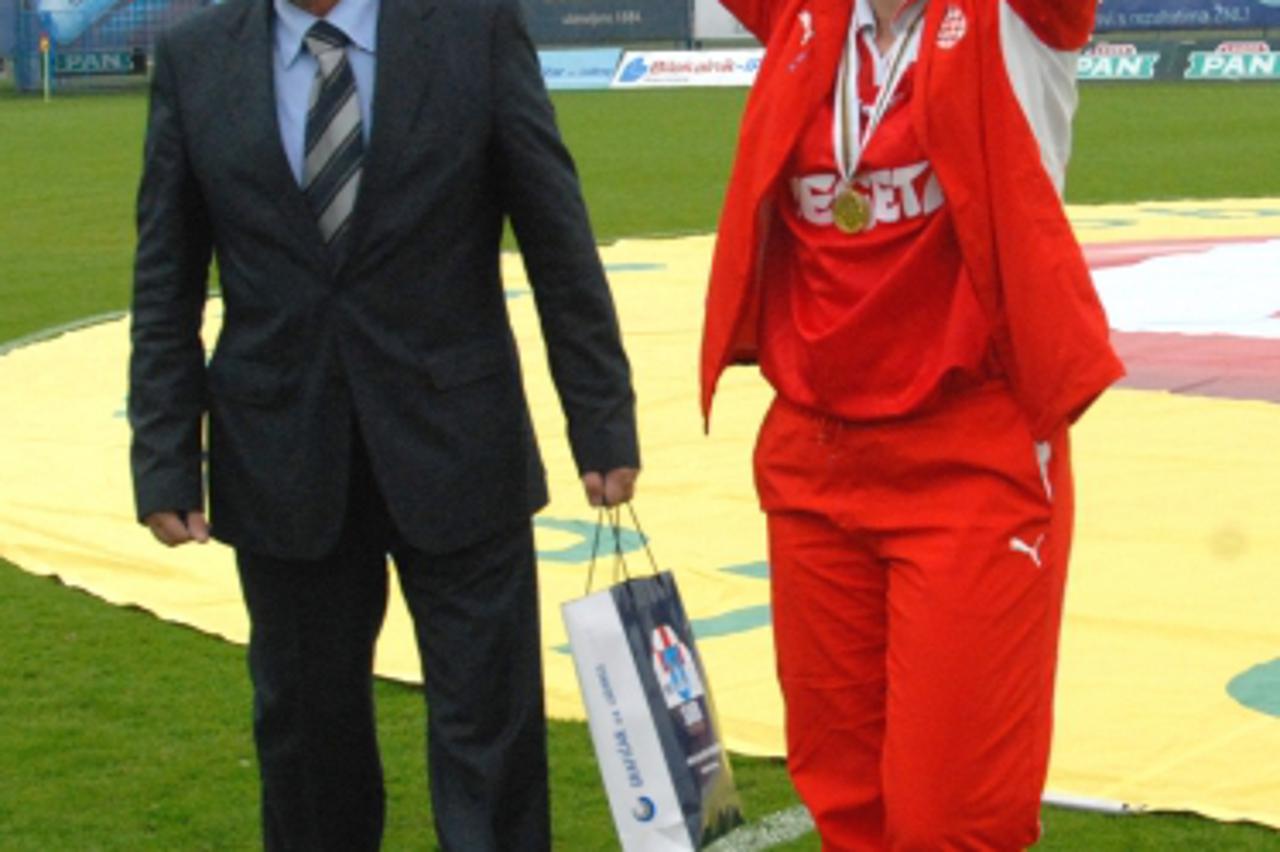 '26.10.2008., Koprivnica - Odigrana je nogometna utakmica 12. kola T-com 1. HNL izmedju Slaven Belupa i NK Cibalije. Slaven je pobjedio minimalnom pobjedom 1:0. Zeljka Orehovec svjetska prvakinja u ku