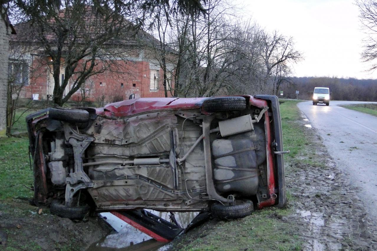 nesreca-golf13_mas_crn_271110