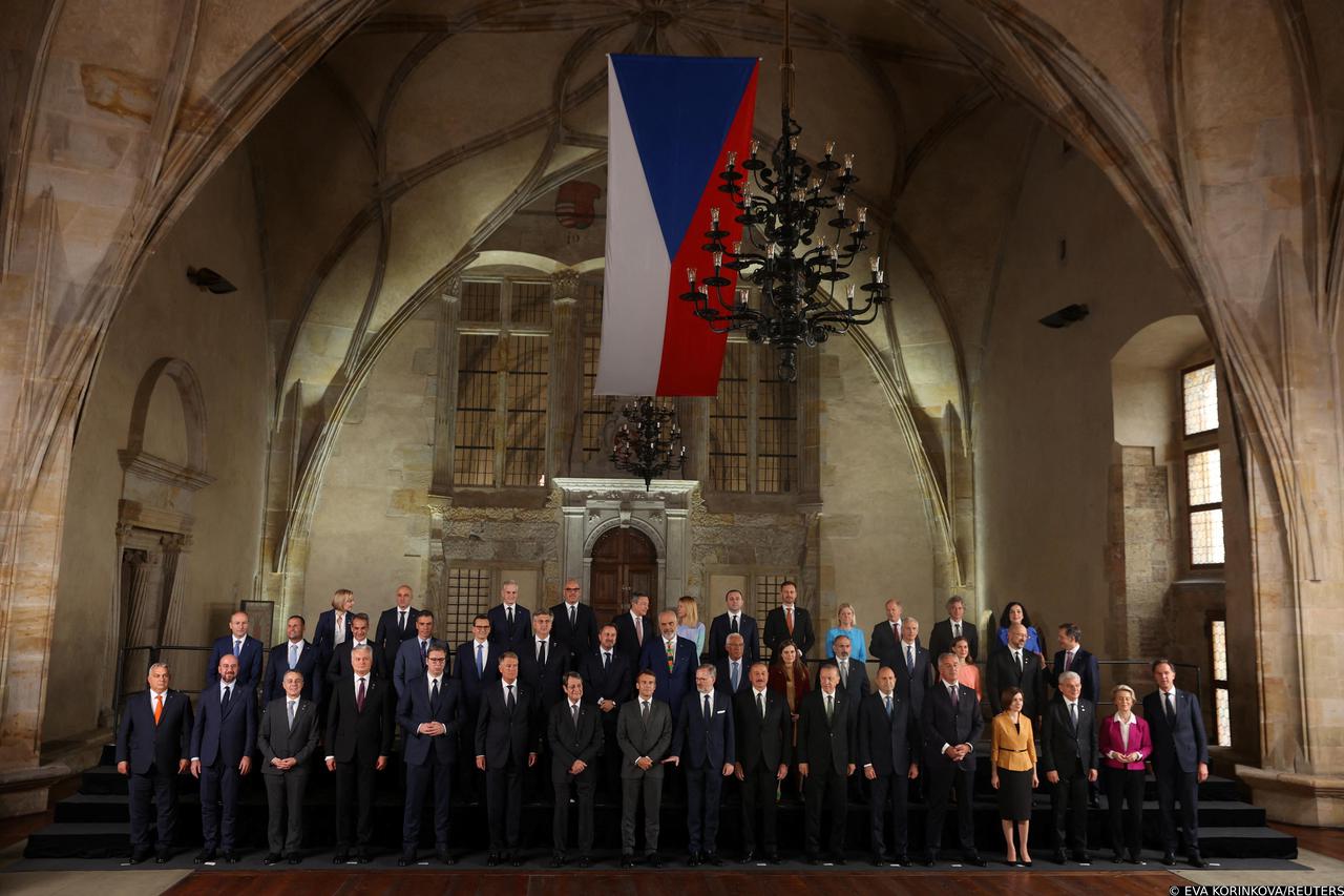 Leaders of EU and neighbouring countries meet in Prague