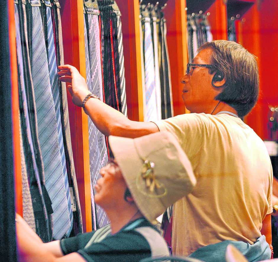 Turisti kupuju kravate